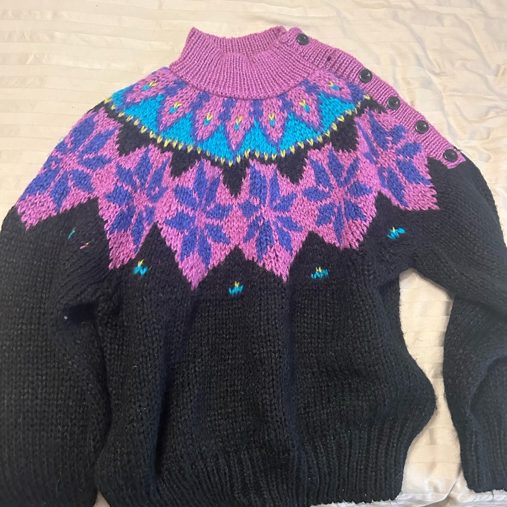 Super cute vintage sweater